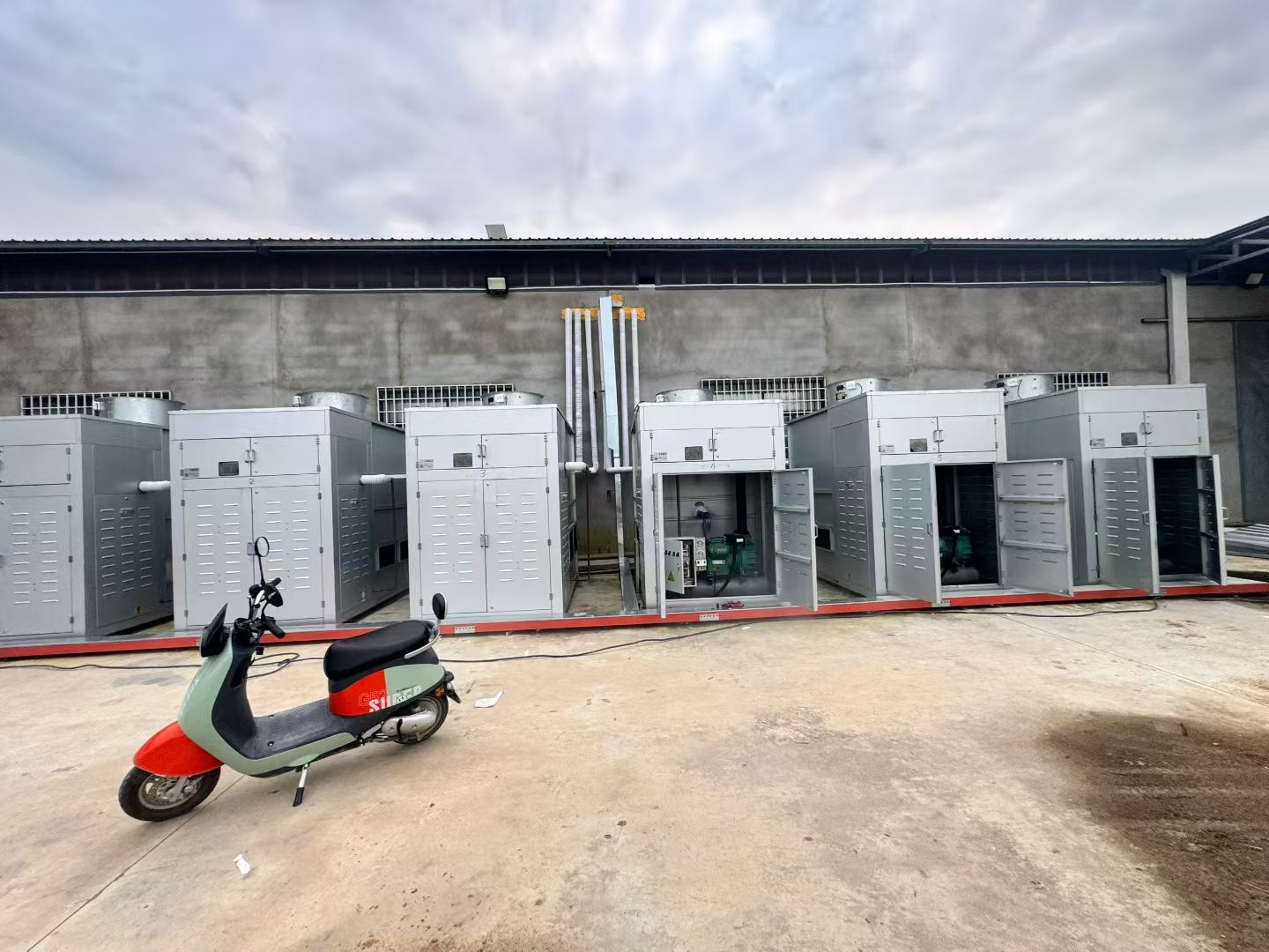 柬埔寨三只松鼠10000立方食品冷庫建造案例(圖5) 蒸發冷一體機